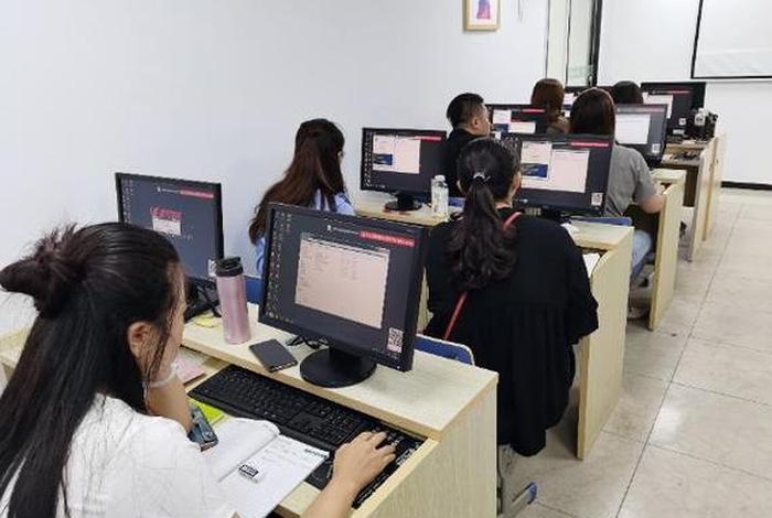 计算机培训机构排名前十，学计算机哪个培训机构好