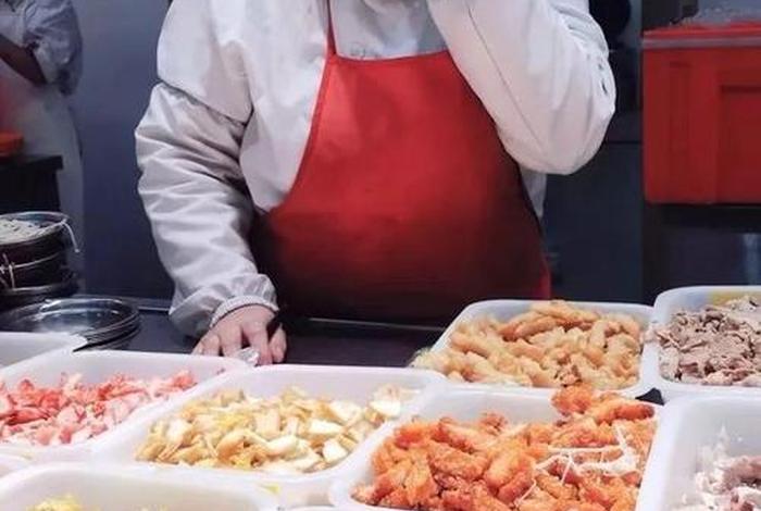 当学校食堂阿姨的条件；学校食堂阿姨工资一般是多少