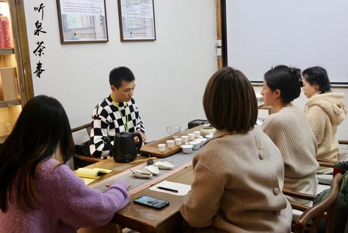 学茶艺哪里有培训、茶艺培训班一般多少钱