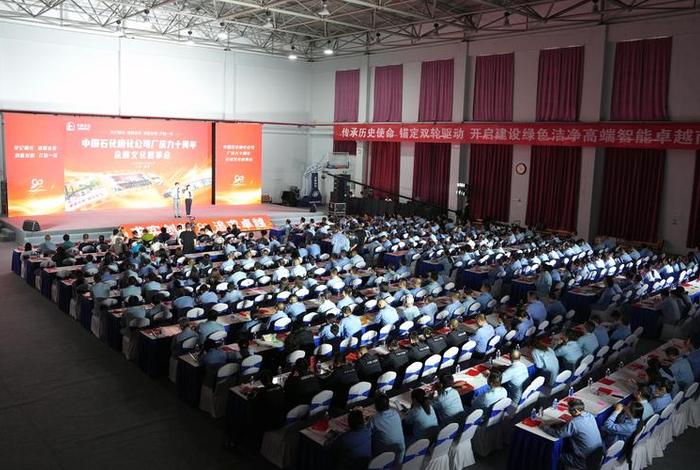 学习雷锋精神汲取奋进力量