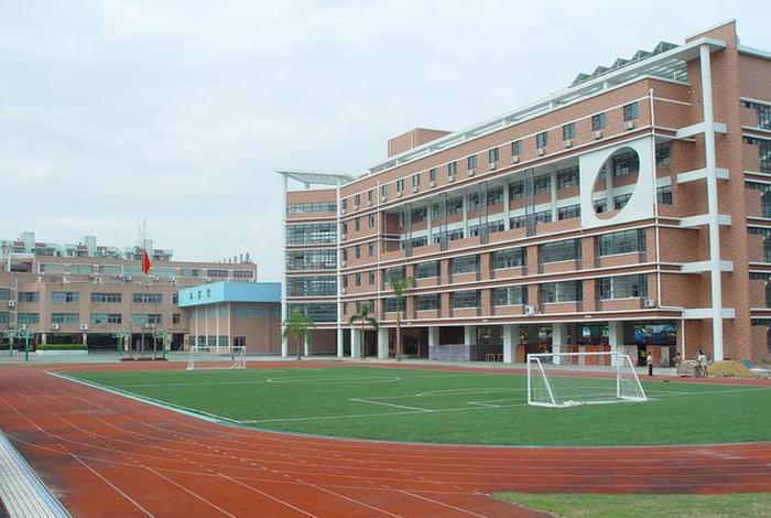 生活与学校的图片（生活与学校的图片大全）