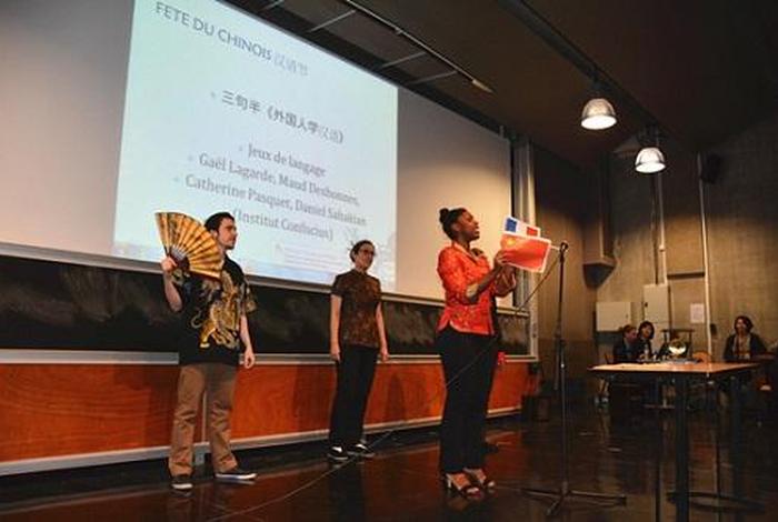 许多外国人都喜欢来中国学习汉语 - 外国人学汉语