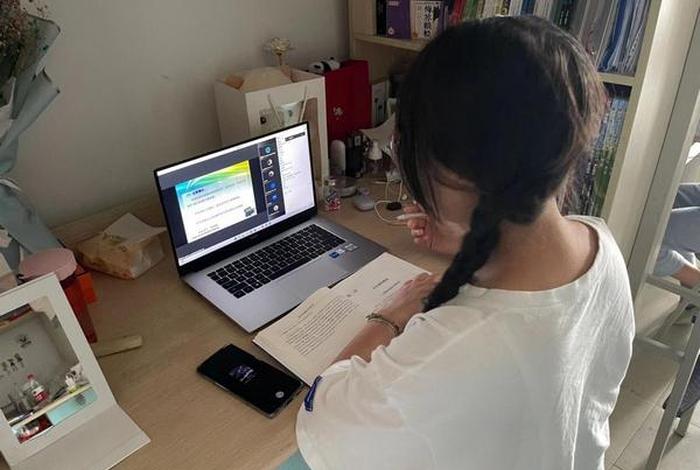 线上学习图片；线上课程图片