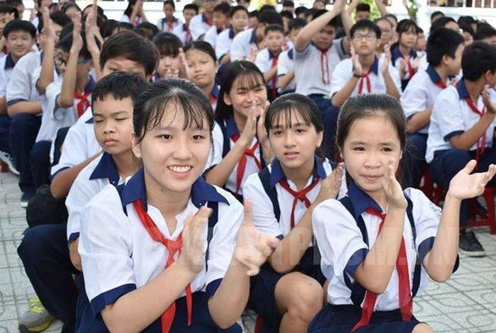 越南学校校服（越南学校校服为什么最有特色）
