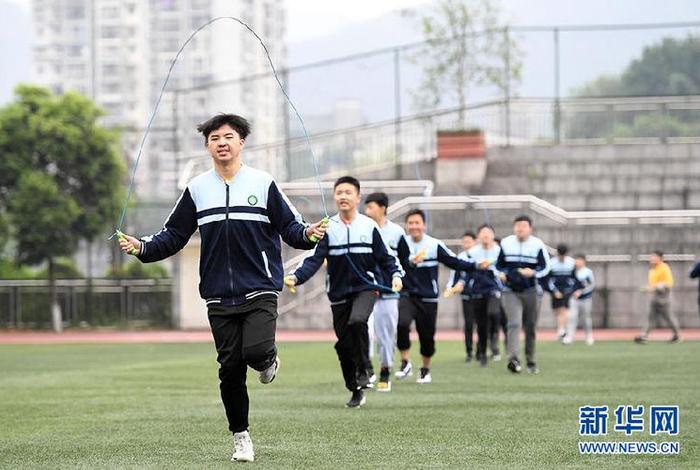 跳绳学校教育，教学生跳绳