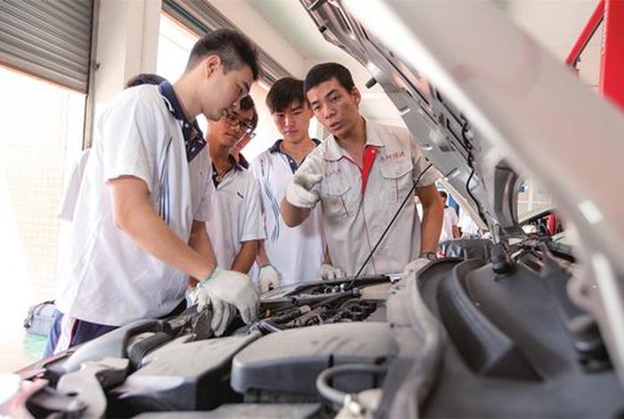 学习汽车维修自学 汽车修理自学