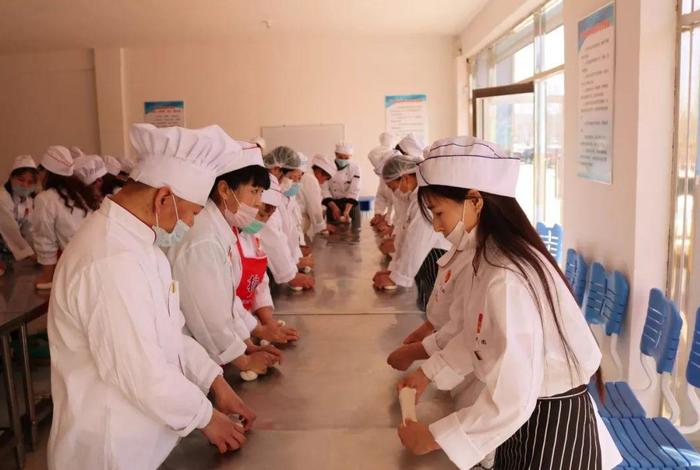 学习面点师一般需要多久；学面点师怎么样