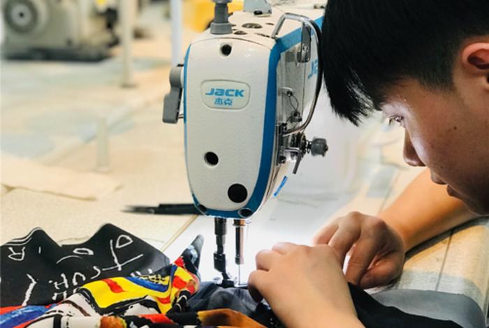 学做衣服培训班去哪里 学做衣服大概学多久才会