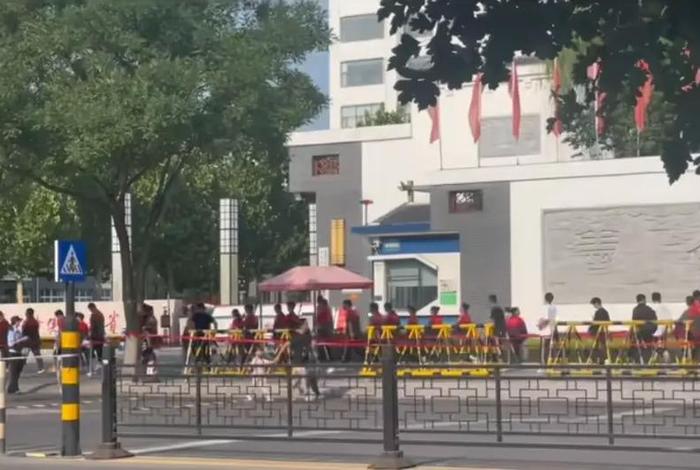 学校门口禁行扣几分罚多少钱，学校门口有禁止机动车通行怎么处理