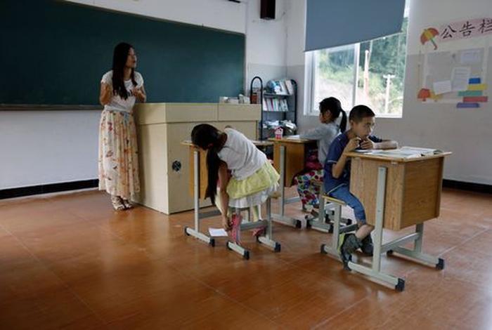认真学习的孩子真实视频，认真读书的孩子视频