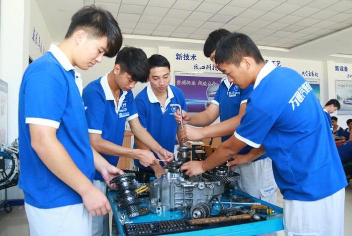 现在技校学什么专业最好；男孩子学什么技术最好以后有发展