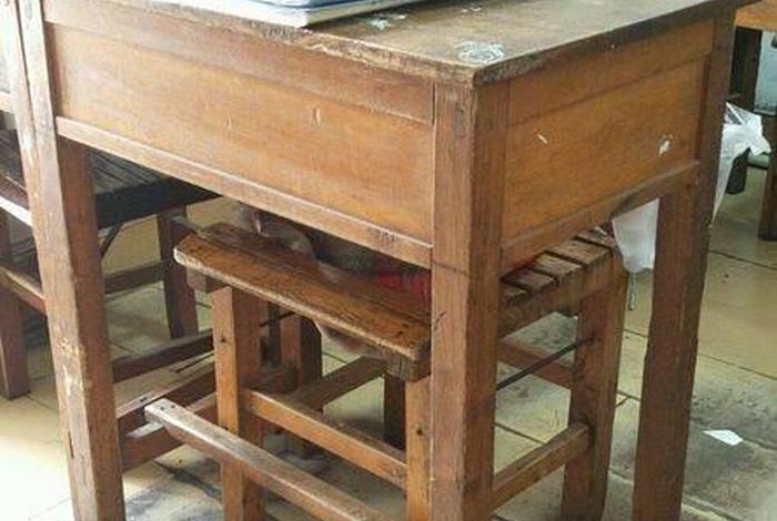 58二手学生桌椅，出售二手学生桌椅
