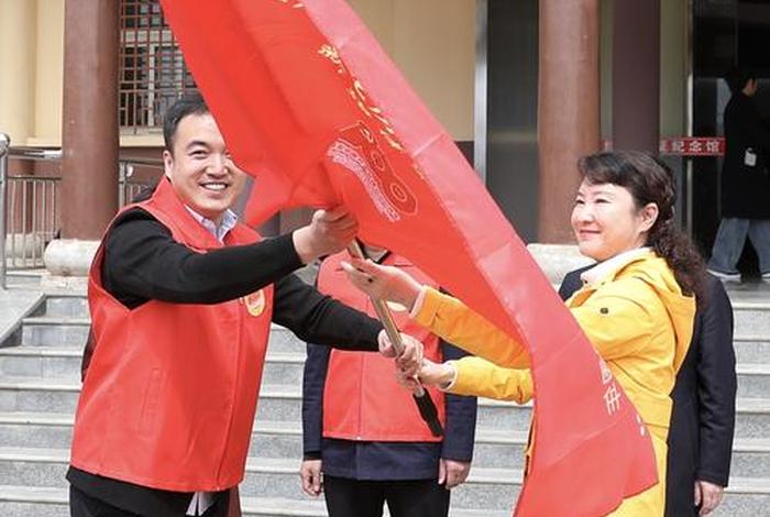 学习群众 向群众学