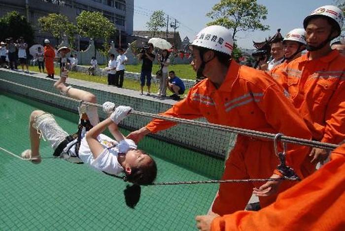学习自救互救、自救互救技能训练