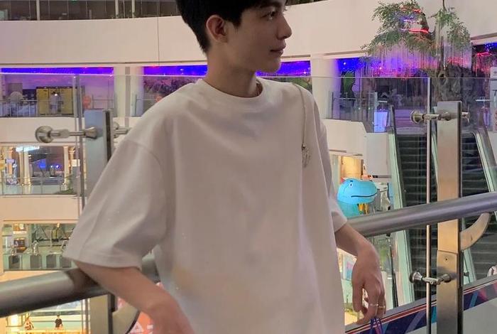 男生生活照片朋友圈；男生生活照头像