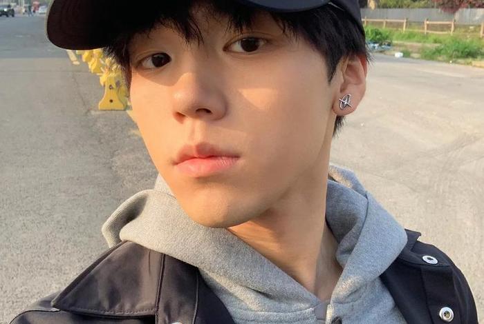 男生生活照片日常真实（男生生活日常照片帅气组图）