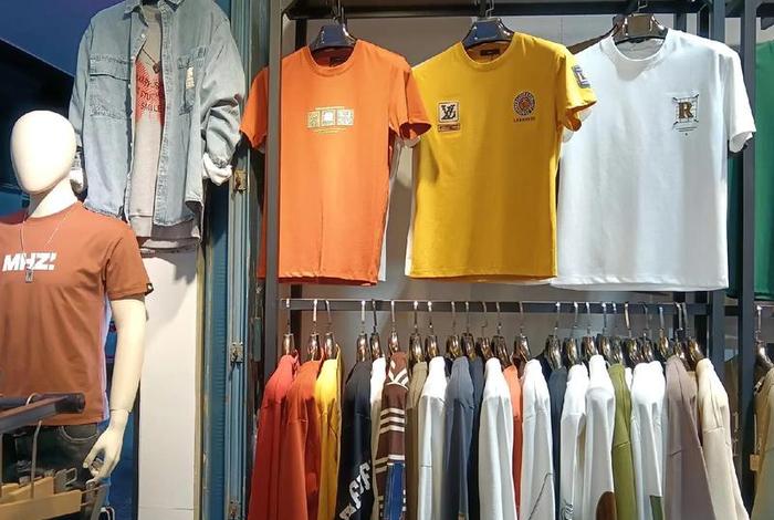 生活在左服饰官方旗舰店 - 类似生活在左的衣服品牌