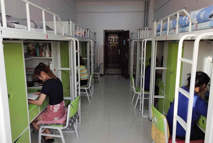 大学寝室照片高清 大学宿舍照片高清