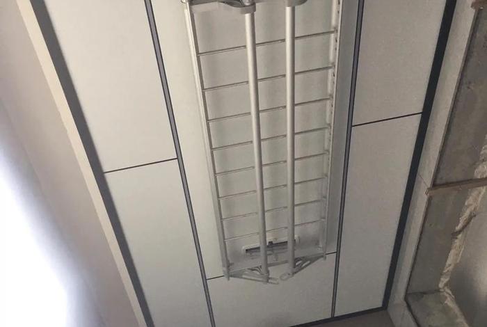 生活阳台吊顶铝扣板 - 阳台铝扣板吊顶加衣架效果图