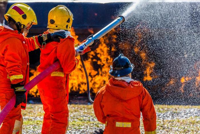 消防员的生活是怎样的，消防员平时的生活