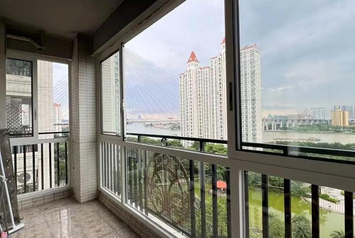 生活阳台封窗设计效果图 - 生活阳台的装修设计图片