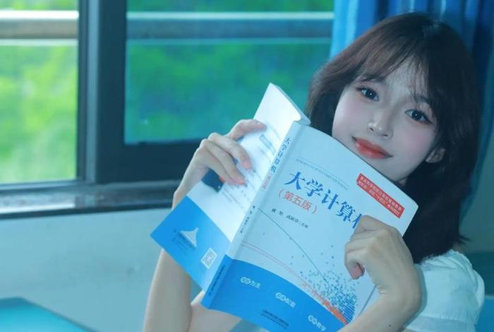 校花的生活趣事;校花的一生 校花的生活趣事;校花的一生