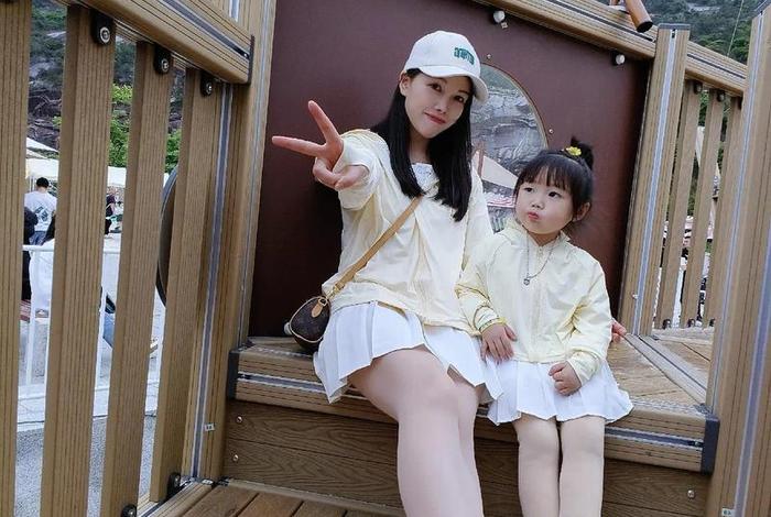 情侣生活照片大全带孩子;情侣生活照片拍摄风格 情侣生活照片大全带孩子;情侣生活照片拍摄风格