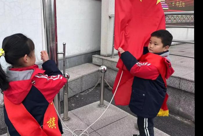 去看升国旗视频的配音 观看升国旗时要唱国歌吗