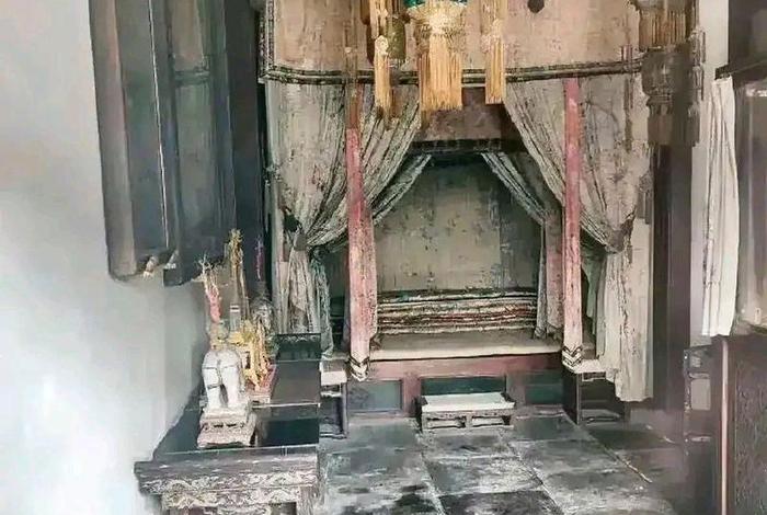 慈禧的密室秘密 - 慈禧卧室有一个密室