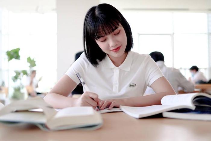 读大学生活视频、播放大学生活