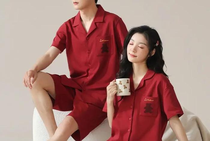 情侣生活照片女生上衣是红色男生戴墨镜真实(穿红色一男一女情侣头像) 情侣生活照片女生上衣是红色男生戴墨镜真实(穿红色一男一女情侣头像)