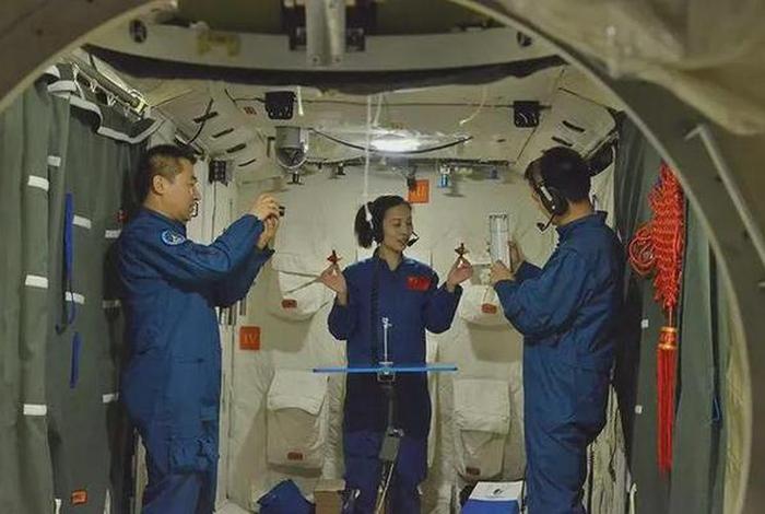 航天员太空生活大揭秘直播,实拍航天员太空生活 航天员太空生活大揭秘直播,实拍航天员太空生活