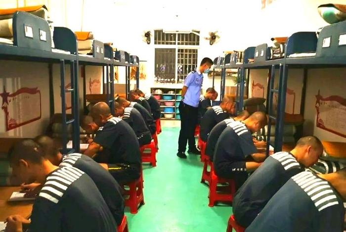 牢狱生活是宿舍制吗,牢狱里面住的怎么样 牢狱生活是宿舍制吗,牢狱里面住的怎么样