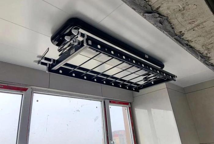 生活阳台吊顶扣板安装方法视频；生活阳台吊顶扣板安装方法视频教程