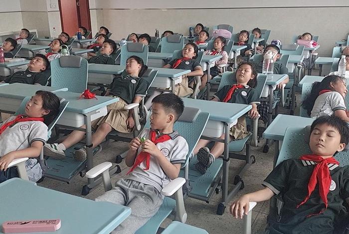 小学生学习生活视频;小学生活最新一期 小学生学习生活视频;小学生活最新一期