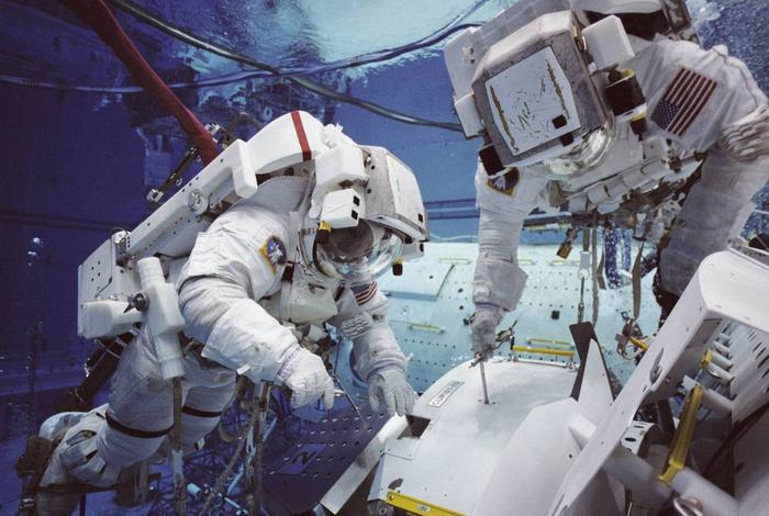 航天员太空生活短视频;关于航天员在太空生活的视频 航天员太空生活短视频;关于航天员在太空生活的视频