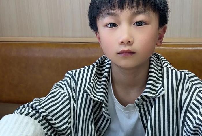 8岁真实男头像生活照 8岁小男孩的照片 8岁真实男头像生活照 8岁小男孩的照片
