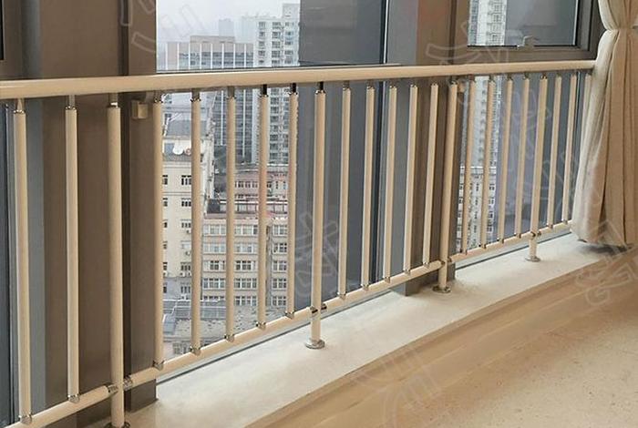 生活阳台封窗原防护栏(阳台护栏封闭) 生活阳台封窗原防护栏(阳台护栏封闭)