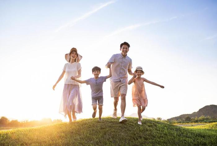家庭生活照片背景（家庭生活的照片）