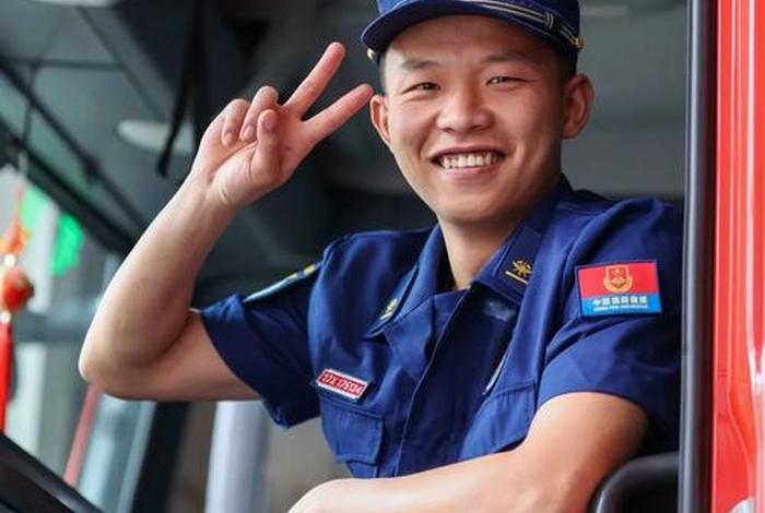 消防员的生活和部队一样吗 - 消防员和当兵哪个更艰苦 消防员的生活和部队一样吗 - 消防员和当兵哪个更艰苦