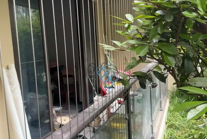 生活阳台封窗后要做门隔断（阳台封窗后需要再搞防盗网吗）