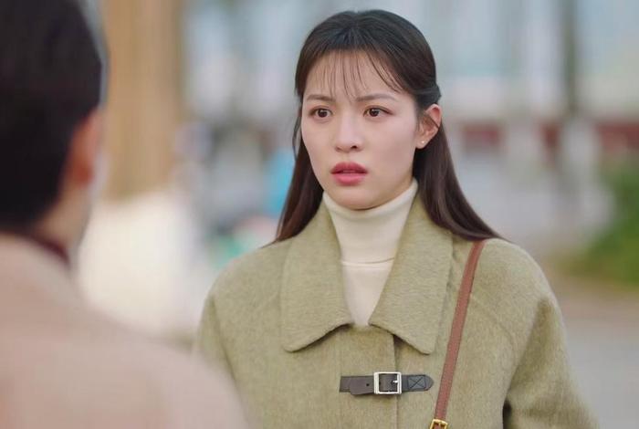 生活在别处的我；生活在别处的我女主跟谁在一起