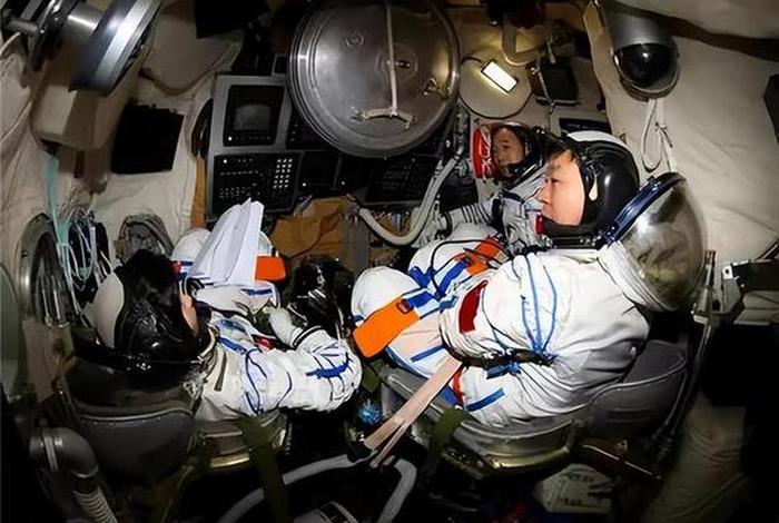 航天员太空生活图片（3分钟回顾航天员太空生活）