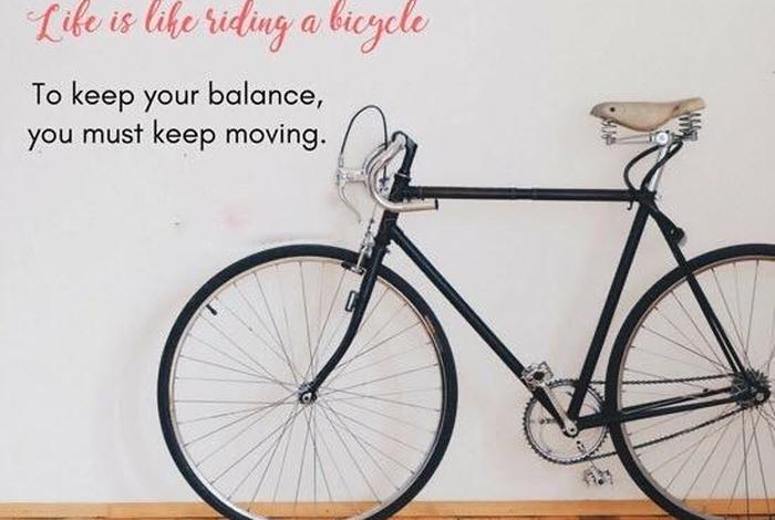生活犹如骑单车,唯有前进才能保持平衡 生活就像骑单车,想保持平衡就得往前走