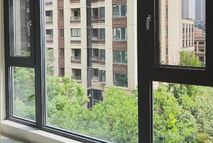 生活阳台封窗效果图、生活阳台的装修设计图片 生活阳台封窗效果图、生活阳台的装修设计图片