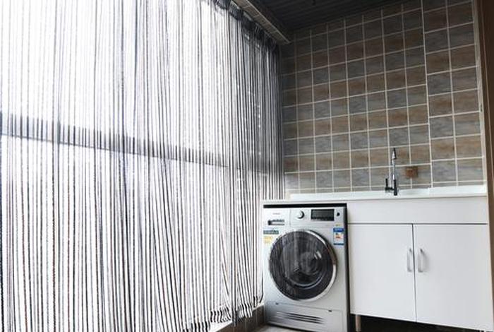 生活阳台吊顶装饰；生活阳台吊顶一般用什么材料