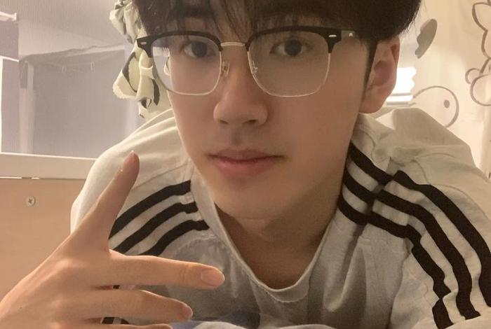 男生私人生活照片；男生私人生活照片图片