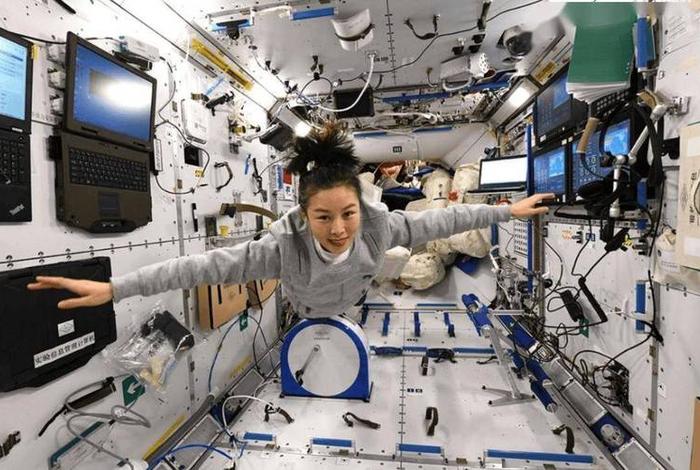 航天员太空生活实录、航天员太空生活大揭秘直播