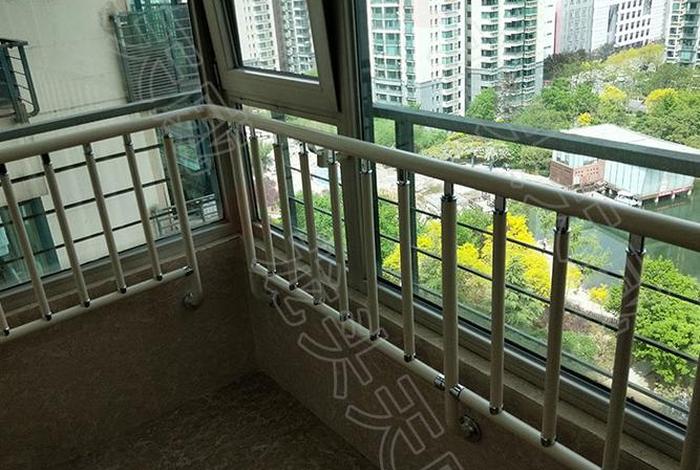 生活阳台封窗原防护栏(阳台护栏封闭) 生活阳台封窗原防护栏(阳台护栏封闭)