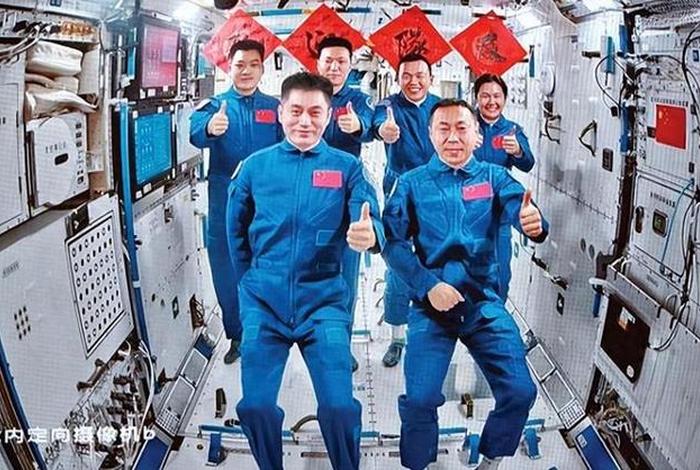 航天员太空生活最新视频 - 航天员太空生活大揭秘直播